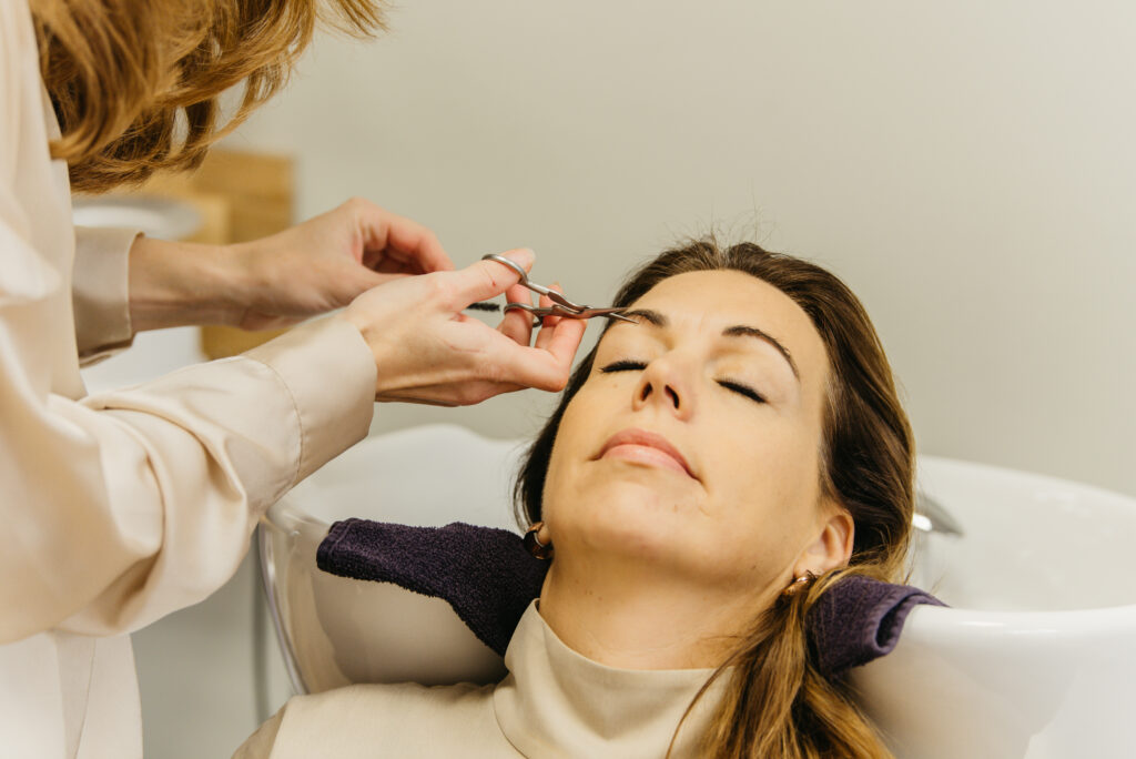Wenkbrauwen knippen